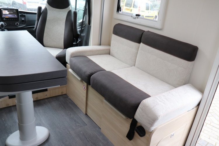 Ruimtewonder Chausson Titanium Vip 640 AUTOMAAT 170 pk elektrische verstelbaar hefbed (70  foto: 23