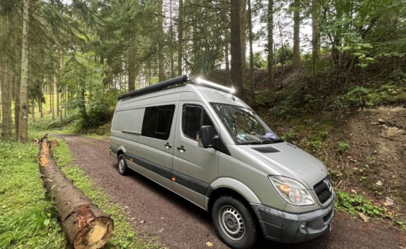 Mercedes-Benz 2 pers. Mercedes-Benz camper huren in Harlingen? Vanaf € 72 p.d. - Goboony foto: 1