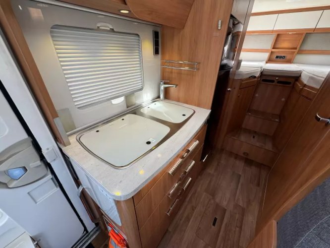 Hymer Exsis-I 588 autom lengtebedden  foto: 11