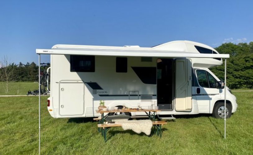 Adria Mobil 6 pers. Rent an Adria Mobil motorhome in Bilthoven? From € 144 pd - Goboony photo: 0