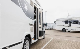 Benimar 5 pers. Louer un camping-car Benimar à Tilburg ? À partir de 103 € par jour - Goboony
