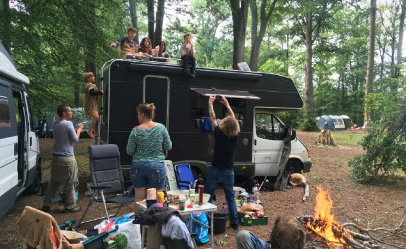 Gué 5 pers. Louer un camping-car Ford à Nimègue À partir de 61 € pj - Goboony photo : 1