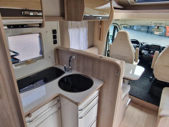 Rapido 650 FF compacte camper hefbed  foto: 9