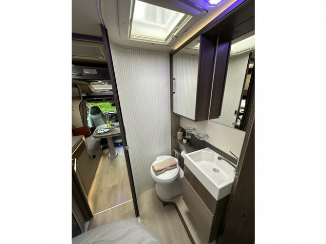 Challenger 308 Graphite Automaat 170pk Queensbed foto: 19