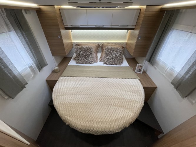 Adria Matrix Plus 670 QUEENSBED+HEFBED LUCHTVERING DAKAIRCO