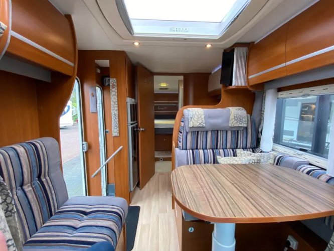 Chausson Welcome 78 Queensbed 63000 km 2010  foto: 9