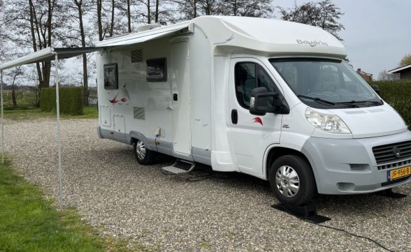 Bavière 2 pers. Louer un camping-car Bavaria à 's-Hertogenbosch? À partir de 70 € pd - Goboony photo : 1