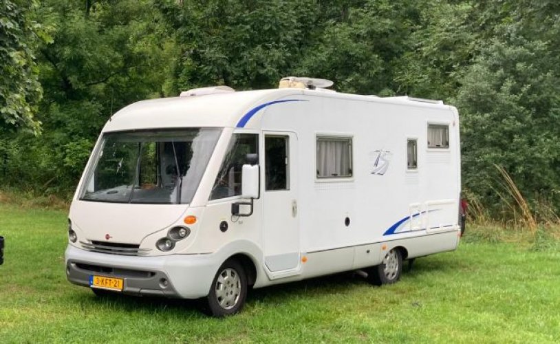 Bürstner 4 pers. Vous souhaitez louer un camping-car Bürstner à 't Harde ? A partir de 78€ par jour - Goboony photo : 0