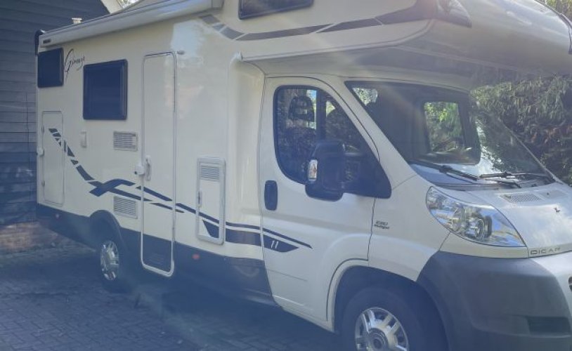 McLouis 6 pers. Want to rent a McLouis camper in Zuidwolde? From €99 per day - Goboony photo: 0