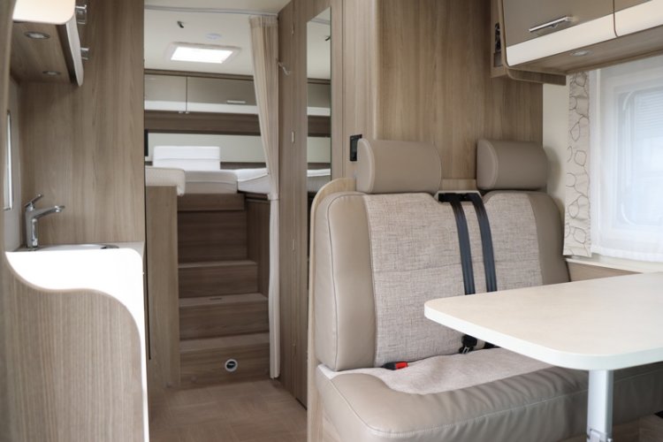 De Element T 668 G uit de stal van LMC lengte bedden compact 6.99 m collectie 2021 (63  foto: 28