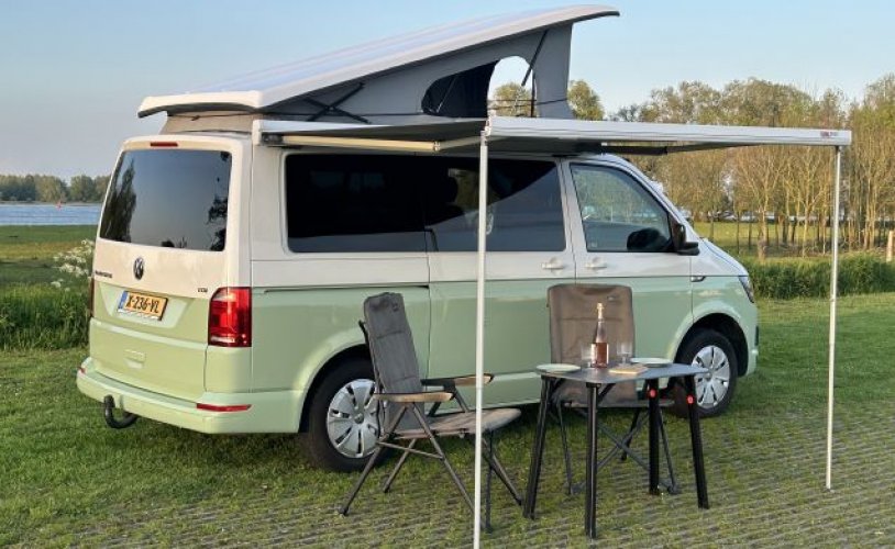 Volkswagen 4 pers. Volkswagen camper huren in Wijk en Aalburg? Vanaf € 87 p.d. - Goboony foto: 1