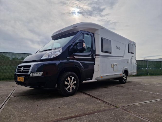 LMC Black Edition VAN Breezer half intergraal  hoofdfoto: 1