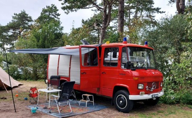Mercedes Benz 4 pers. Rent a Mercedes-Benz camper in Duivendrecht? From € 121 pd - Goboony photo: 1
