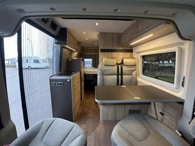 Hymer Grand Canyon 600 Hefdak Trekhaak  foto: 12