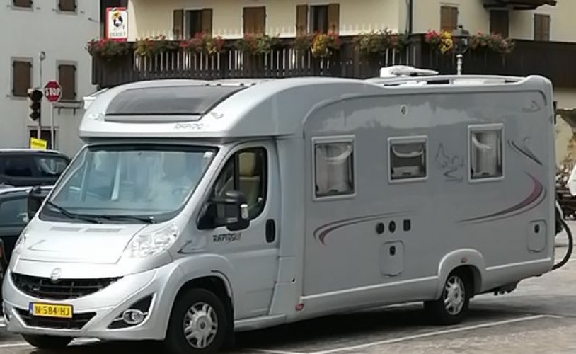 Rapido 4 pers. Louer un camping-car Rapido à Bergen op Zoom À partir de 84 € pj - Goboony photo : 0