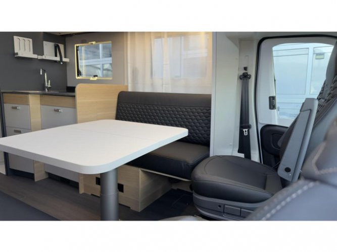 Adria Coral Axess 650 DL 9 Traps Automaat foto: 8