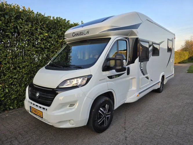 Chausson 718 XLB Queensbed Hefbed Luifel 