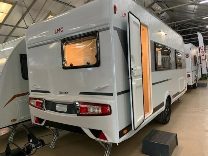 LMC Sassino 450 D nu tot € 2.000,- korting!  foto: 11