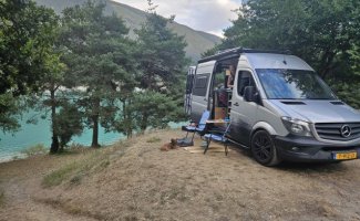 Mercedes-Benz 2 pers. Mercedes-Benz camper huren in Muiden? Vanaf € 97 p.d. - Goboony