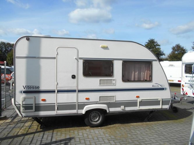 Beyerland Vitesse 400 DV Dwarsbed / Voortent. 