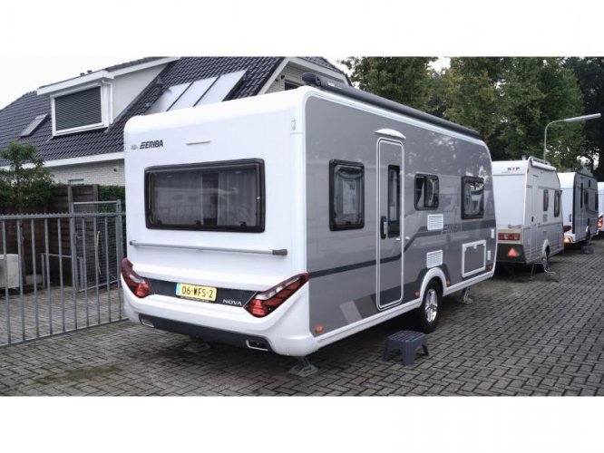 Eriba Nova 480 V-bed/Mover/Thule luifel 