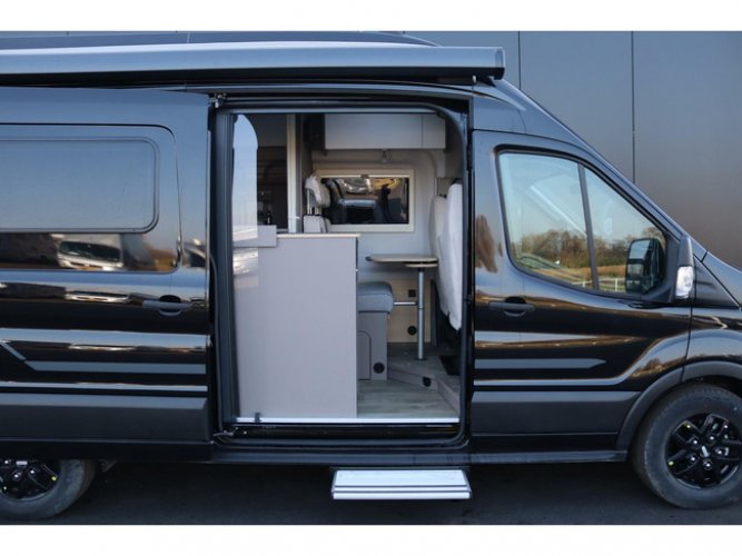 LMC Innovan 592 | 170pk Automaat | Lengtebedden | Nieuw uit voorraad leverbaar | foto: 5