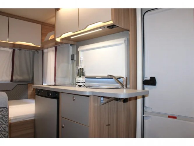 Weinsberg CaraOne Hot Edition 390 QD Dwarsbed / Mover  foto: 11