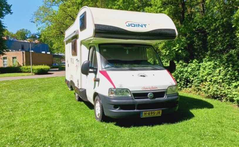 Fiat 4 pers. Rent a Fiat camper in Halsteren? From € 59 pd - Goboony photo: 1